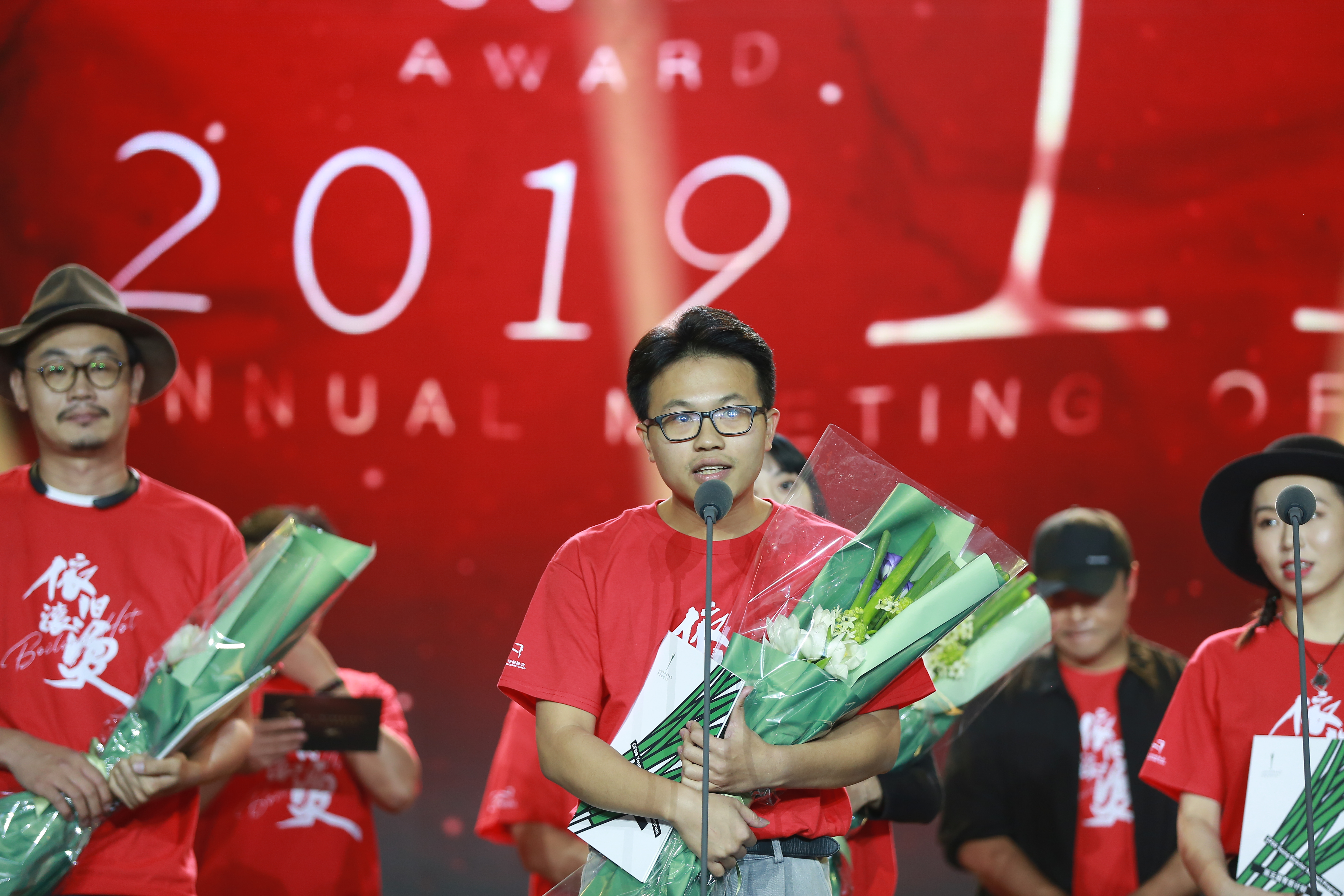 2.陈仕忠 青葱获奖照片.jpg